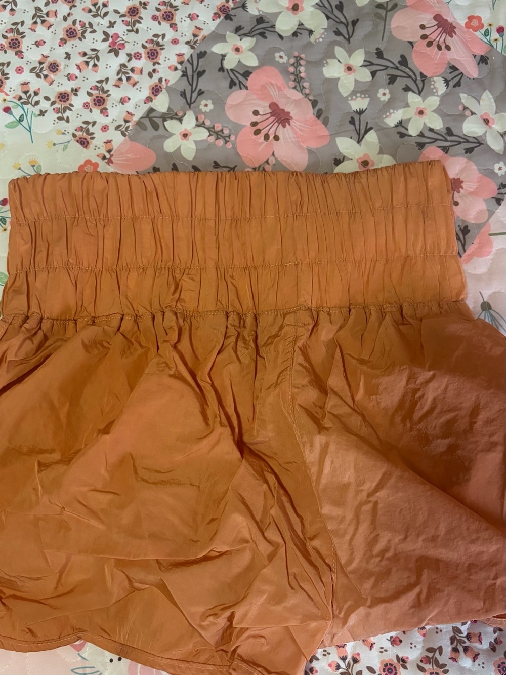Women's High-Waist Smocked Mini Skirt in Rust